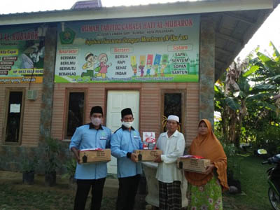 BKPRMI Riau Serahkan Bantuan kepada Dai dan Guru Mengaji